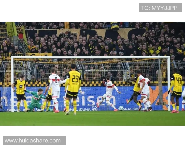 多特蒙德大胜巴萨六比二乌龙球成比赛转折点引发热议