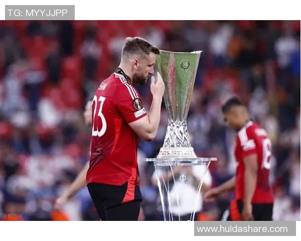 欧联杯精彩对决拜仁与热刺战成平局乌龙球引发争议判罚全场沸腾